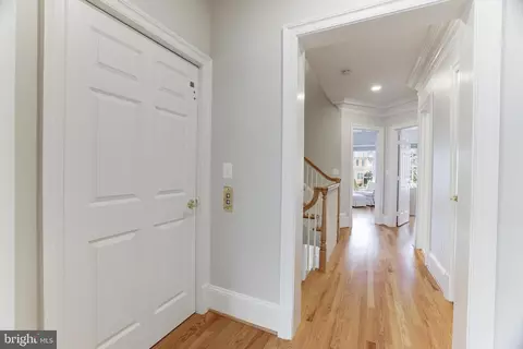 Entry Way - 1476 Evans Farm Dr, Mclean, VA 22101 photo 5 of 6