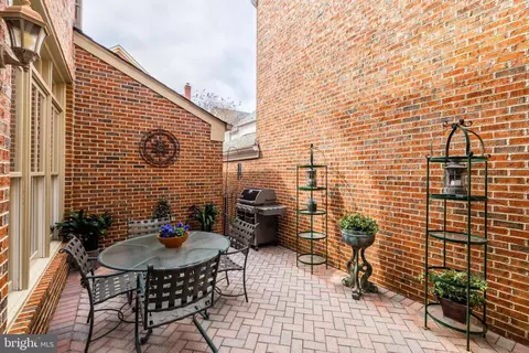 Exterior - 1476 Evans Farm Dr, Mclean, VA 22101 photo 2 of 4
