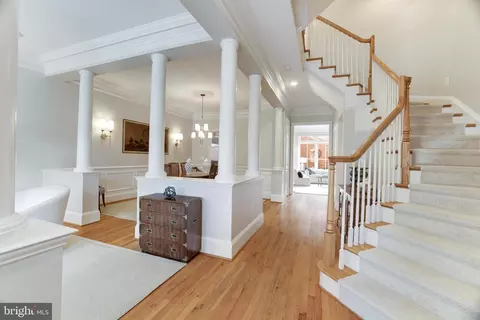 Entry Way - 1476 Evans Farm Dr, Mclean, VA 22101 photo 4 of 6