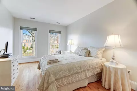 Bedroom - 1476 Evans Farm Dr, Mclean, VA 22101 photo 3 of 3