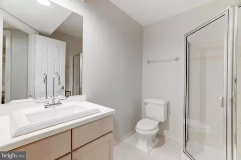 Bath - 1476 Evans Farm Dr, Mclean, VA 22101 photo 5 of 5