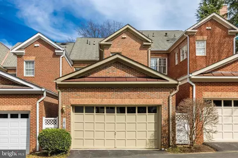 Exterior - 1476 Evans Farm Dr, Mclean, VA 22101 photo 3 of 4