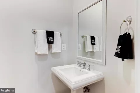 Bath - 1476 Evans Farm Dr, Mclean, VA 22101 photo 1 of 5