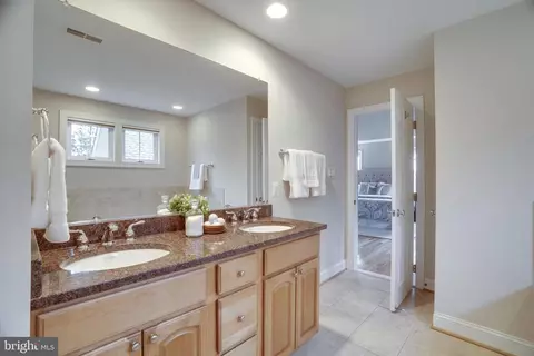 Bath - 835 Elden St, Herndon, VA 20170 photo 6 of 8