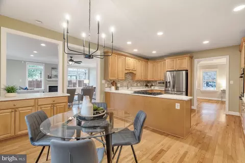 Kitchen - 835 Elden St, Herndon, VA 20170 photo 8 of 8