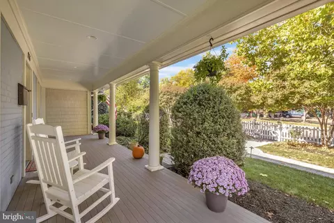 Exterior - 835 Elden St, Herndon, VA 20170 photo 6 of 31
