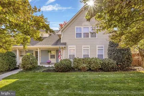Exterior - 835 Elden St, Herndon, VA 20170 photo 3 of 31