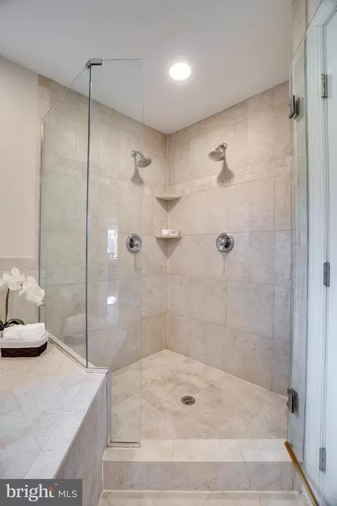 Bath - 835 Elden St, Herndon, VA 20170 photo 5 of 8