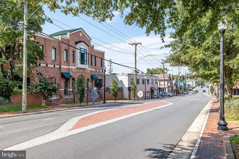 View/Area - 835 Elden St, Herndon, VA 20170 photo 5 of 7