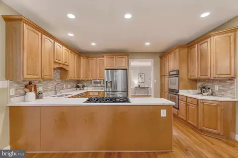 Kitchen - 835 Elden St, Herndon, VA 20170 photo 5 of 8