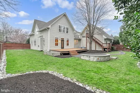 Exterior - 835 Elden St, Herndon, VA 20170 photo 27 of 31