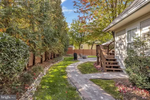 Exterior - 835 Elden St, Herndon, VA 20170 photo 14 of 31