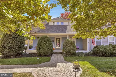 Exterior - 835 Elden St, Herndon, VA 20170 photo 9 of 31