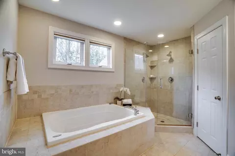 Bath - 835 Elden St, Herndon, VA 20170 photo 4 of 8