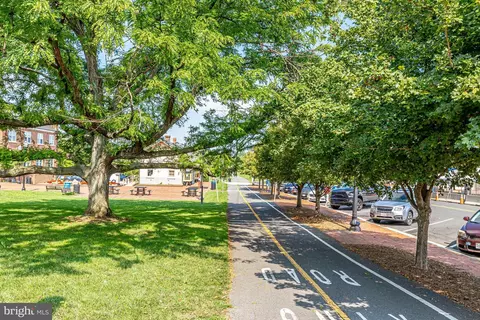 View/Area - 835 Elden St, Herndon, VA 20170 photo 6 of 7