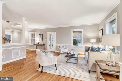 Living - 835 Elden St, Herndon, VA 20170 photo 5 of 10