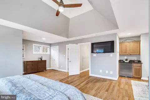 Bedroom - 835 Elden St, Herndon, VA 20170 photo 6 of 9