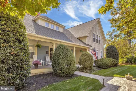 Exterior - 835 Elden St, Herndon, VA 20170 photo 4 of 31