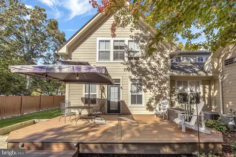 Exterior - 835 Elden St, Herndon, VA 20170 photo 18 of 31