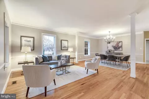 Living - 835 Elden St, Herndon, VA 20170 photo 2 of 10