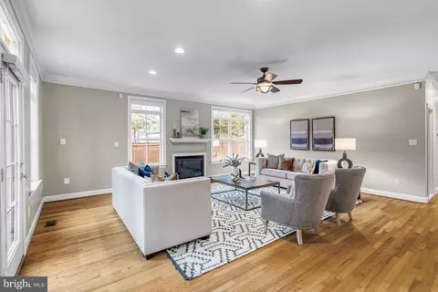 Living - 835 Elden St, Herndon, VA 20170 photo 7 of 10