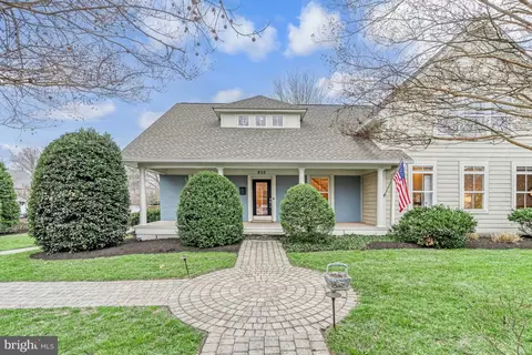 Exterior - 835 Elden St, Herndon, VA 20170 photo 20 of 31