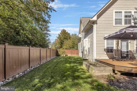 Exterior - 835 Elden St, Herndon, VA 20170 photo 12 of 31
