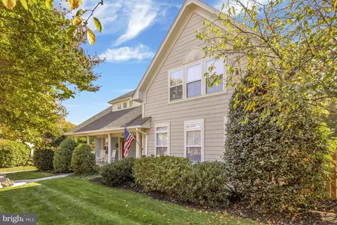 Exterior - 835 Elden St, Herndon, VA 20170 photo 5 of 31
