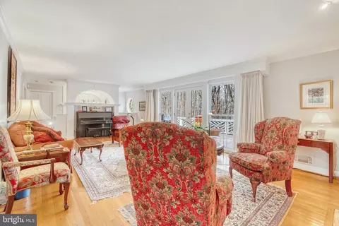Living - 851 Canal Dr, Mclean, VA 22102 photo 1 of 2