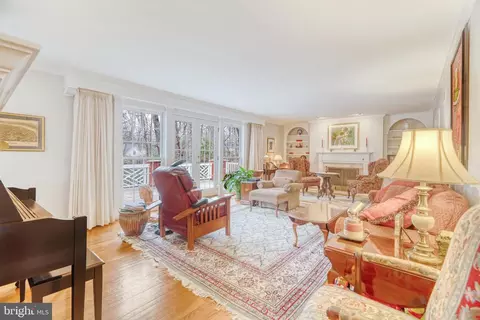 Living - 851 Canal Dr, Mclean, VA 22102 photo 2 of 2