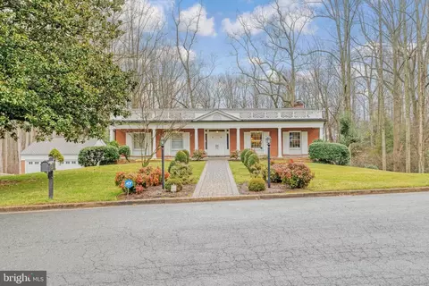 851 Canal Dr, Mclean, VA 22102