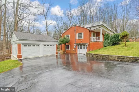 Exterior - 851 Canal Dr, Mclean, VA 22102 photo 3 of 7