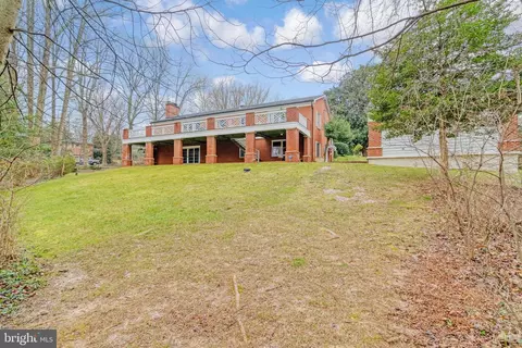 Exterior - 851 Canal Dr, Mclean, VA 22102 photo 4 of 7