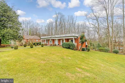 Exterior - 851 Canal Dr, Mclean, VA 22102 photo 2 of 7