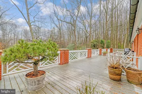 Exterior - 851 Canal Dr, Mclean, VA 22102 photo 6 of 7