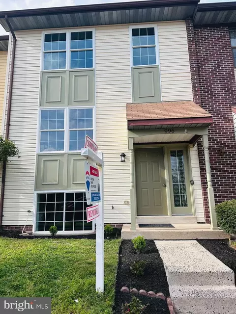 996 Branch Dr, Herndon, VA 20170