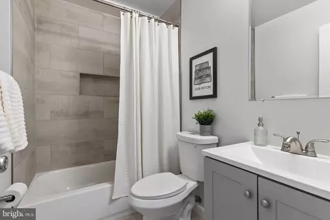 Bath - 7208 Sumpter Ln, Springfield, VA 22150 photo 3 of 3