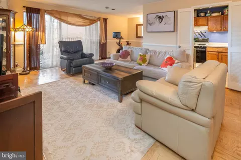 2636 Fort Farnsworth Rd #125, Alexandria, VA 22303