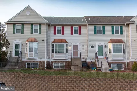 4054 Summer Hollow Ct, Chantilly, VA 20151