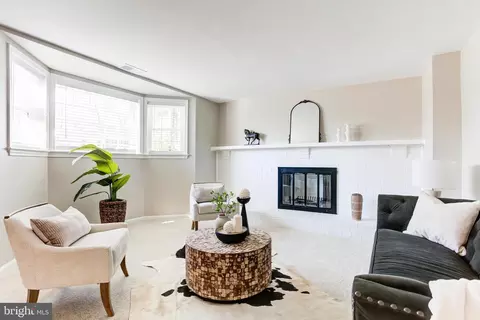 Living - 7781 Tangier Dr, Springfield, VA 22153 photo 6 of 7