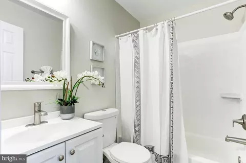 Bath - 7781 Tangier Dr, Springfield, VA 22153 photo 2 of 3