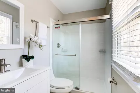Bath - 7781 Tangier Dr, Springfield, VA 22153 photo 1 of 3