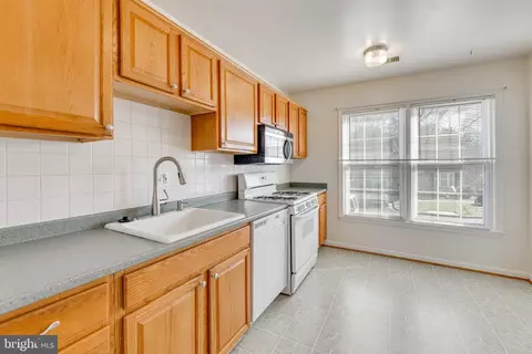 5431 Lighthouse Ln, Burke, VA 22015 photo 5
