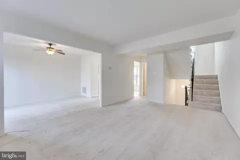 5431 Lighthouse Ln, Burke, VA 22015 photo 4