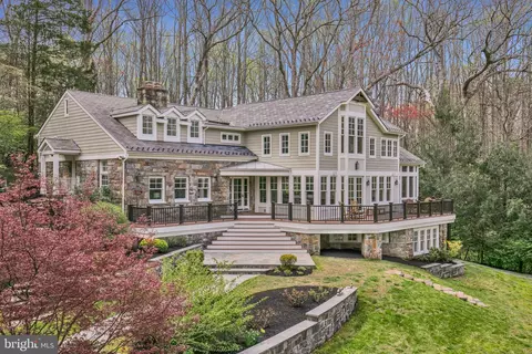 910 Peacock Station Rd, Mclean, VA 22102