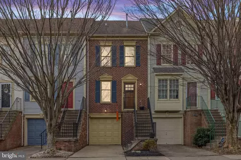 7836 Gum Springs Village Dr, Alexandria, VA 22306