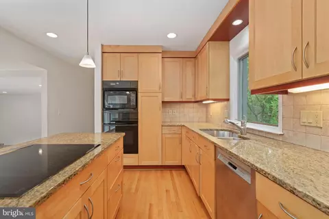 Kitchen - 11208 Wedge Dr, Reston, VA 20190 photo 2 of 3