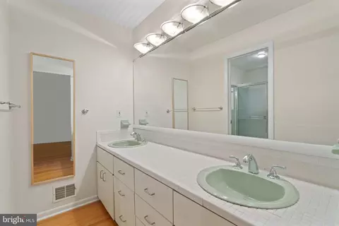 Bath - 11208 Wedge Dr, Reston, VA 20190 photo 1 of 5