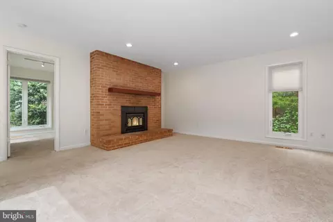 Living - 11208 Wedge Dr, Reston, VA 20190 photo 2 of 4