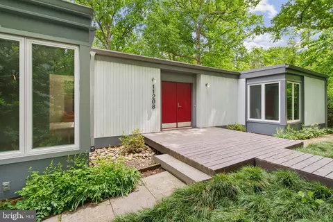 11208 Wedge Dr, Reston, VA 20190